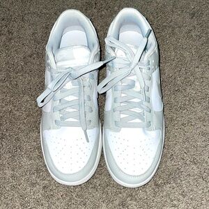 Low retro grey fog dunks. Never worn. Size 9 in men’s. Comes with box.
